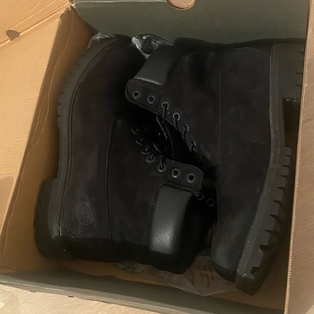 Mens Black Timberland Boots 9.5 - Gently Worn